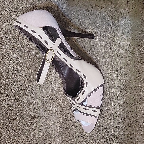 BCBG Max Azaria Blush Pink and Brown Leather Heels - Picture 3 of 10